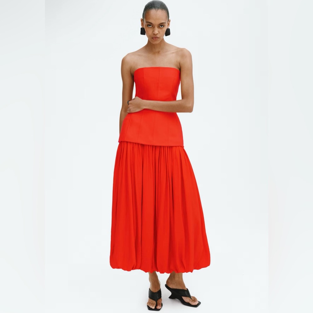 H&M STUDIO COLLECTION 2026 
NWT BRIGHT RED HOURGLASS BANDEAU EVENING DRESS